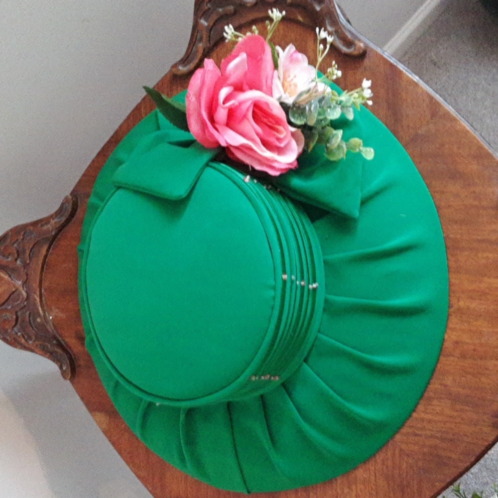 COPY - ANTHONY SICARI Kentucky Derby Facinator Hat in Green & attached Fabric F…